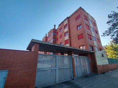 Venta de piso en calle Giraldo de Merlo de 2 habitaciones con piscina y garaje
