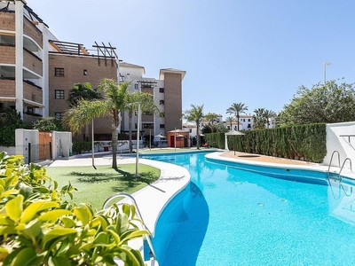 Venta de piso en calle Rector José Vida Soria de 3 habitaciones con terraza y piscina