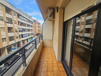 Venta de piso en calle Río de 3 habitaciones con terraza y garaje