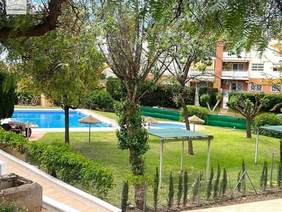 Venta de piso en Cerrado Calderón - El Morlaco de 3 habitaciones con terraza y piscina