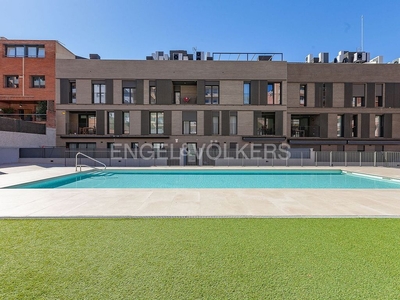 Venta de piso en Eixample - Sant Oleguer de 3 habitaciones con piscina y garaje