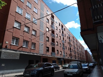 Venta de piso en Garrido Norte - Chinchibarra de 3 habitaciones con terraza y balcón