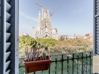 Venta de piso en La Sagrada Família de 4 habitaciones con terraza y balcón