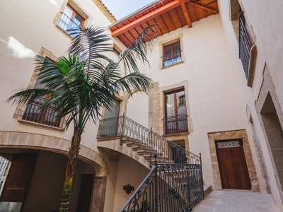 Dúplex con piscina, terraza y dos plazas de aparcamiento en un palacio Mallorquín en Palma de Mallorca - Casco Antiguo