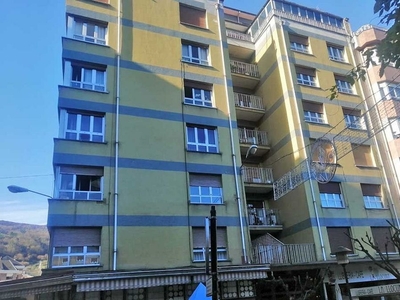 Venta de piso en San Pedro - Siana de 3 habitaciones con terraza y balcón