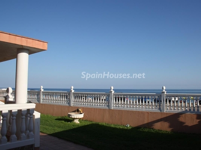 Villa en venta en Benajarafe