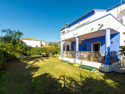 Villa familiar con vistas junto a Marbella