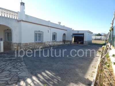 Villa independiente en venta en Platja de Oliva, Oliva