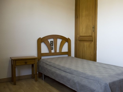 Acogedora habitación en apartamento de 7 dormitorios en Valverde, Madrid