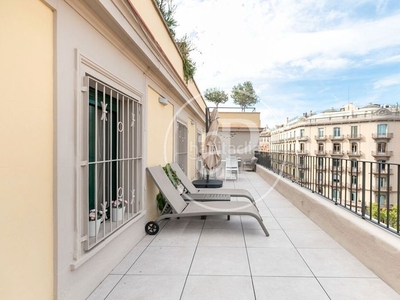 Alquiler ático àtico en alquiler reformado y amueblado con terraza en eixample dreta en Barcelona