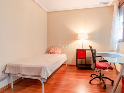 Alquiler piso alquiler de piso exterior con 2 balcones a la calle, 95 m2, 2 dormitorios, y 2 baños: 1.300 €/mes en Madrid
