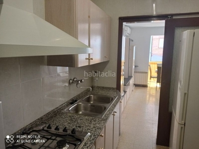 Alquiler piso de tres habitaciones en zona escorxador en Lleida