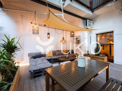 Alquiler piso dúplex moderno y elegante con terraza privada en Barcelona