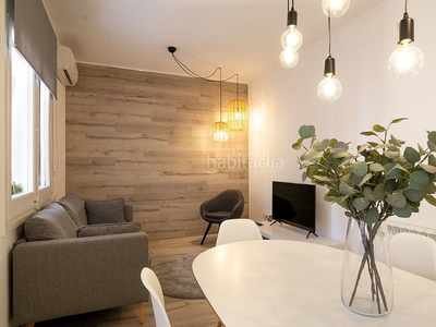 Alquiler piso luminoso piso de tres dormitorios en born en Barcelona