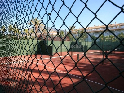 Ático amueblado con ascensor, parking y aire acondicionado en Marbella