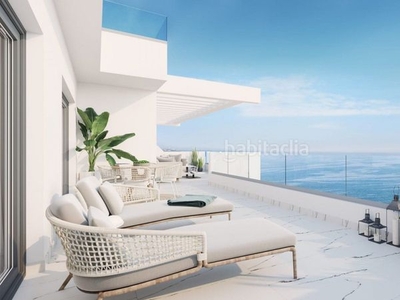 Ático azata del mar, complejo de 74 apartamentos junto a la playa. en Manilva