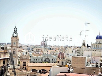 Ático casabella inmobiliaria vende espectacular ático dúplex en el centro de la ciudad . en Valencia