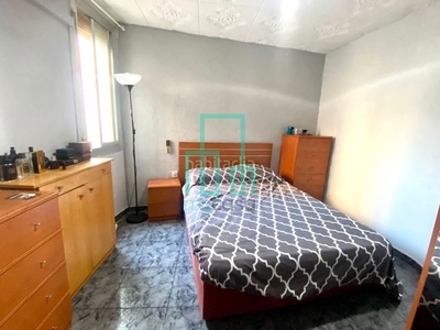 Ático con 2 habitaciones con aire acondicionado en Badalona