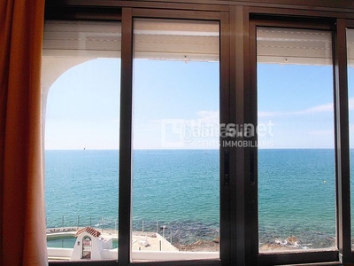 Ático con 2 habitaciones con vistas al mar en Vilanova i la Geltrú