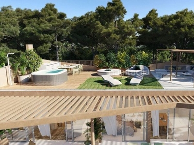 Ático con 3 habitaciones con parking, piscina y vistas a la montaña en Fuengirola