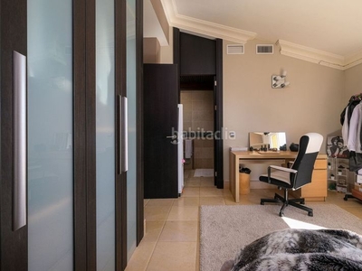 Ático con 4 habitaciones con ascensor, piscina, calefacción, aire acondicionado y vistas al mar en Fuengirola