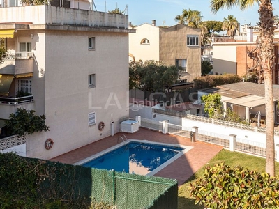 Ático duplex en la playa con ascensor,
549.000 € en Castelldefels