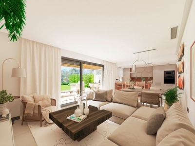 Ático espectacular apartamento ático dúplex una zona muy selecta con vistas panorámicas a un lago natural en Marbella