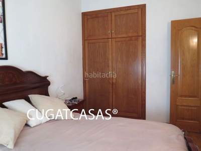 Casa adosada casa 2 plantas, jardín, 5 habitaciones, 3 baños y terraza. en Sant Boi de Llobregat