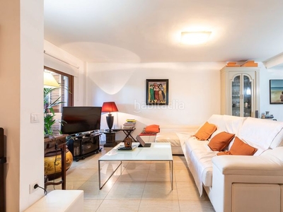 Casa adosada con 3 habitaciones con parking, calefacción y aire acondicionado en Rocafort