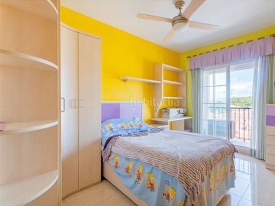 Casa adosada con 4 habitaciones con parking y aire acondicionado en Riba - roja de Túria