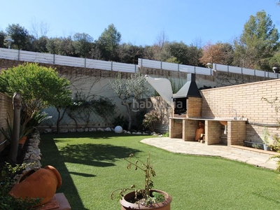 Casa adosada en carrer de còrsega casa adosada con 4 habitaciones con parking, calefacción y aire acondicionado en Sant Quirze del Vallès