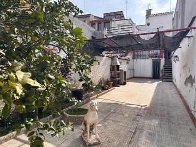 Casa adosada fantástica casa con garaje y patio en el casco antiguo de olesa en Olesa de Montserrat