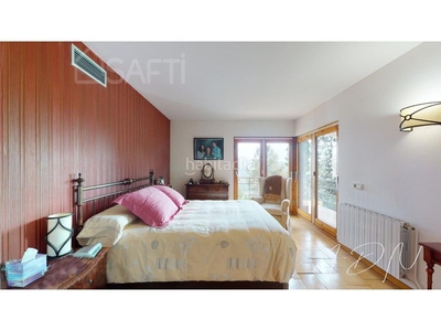 Casa con 3 habitaciones con parking, piscina, calefacción y aire acondicionado en Girona
