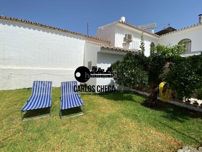 Casa con 4 habitaciones amueblada con parking, piscina, calefacción y aire acondicionado en Vélez - Málaga
