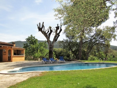 Casa con 5 habitaciones amueblada con parking, piscina, calefacción y vistas a la montaña en Calonge