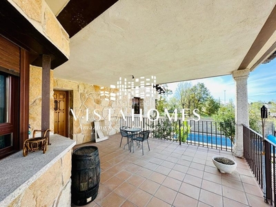 Casa con 5 habitaciones con parking, piscina, calefacción, aire acondicionado y vistas a la montaña en Cabrera (La)