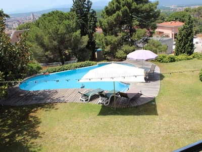 Casa con 6 habitaciones con parking, piscina, calefacción y aire acondicionado en Girona