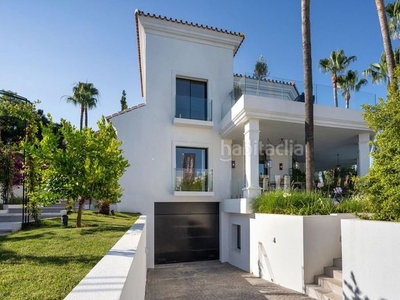 Casa con 7 habitaciones amueblada con piscina, calefacción, aire acondicionado y vistas a la montaña en Marbella