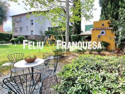 Casa con 7 habitaciones con parking, piscina, calefacción y jardín en Sant Cugat del Vallès