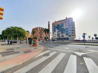 Casa fantástico chalet adosado con tres dormitorios para reformar en Málaga