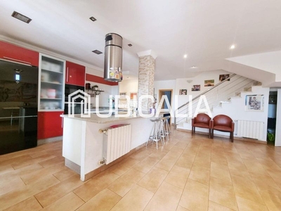 Casa ubicalia real estate vende 2 magníficas viviendas con terreno de huerta valenciana . en Alboraya