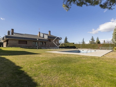 Casa / villa de 700m² con 2,600m² de jardín en venta en Boadilla Monte