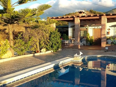 Casa villa en venta con 2 dormitorios y piscina en Frigiliana