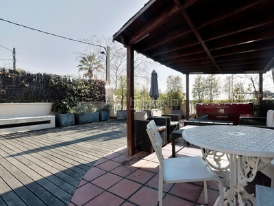 Chalet impresionante casa individual con piscina privada y jardín en zona tranquila vall carca penitent en Barcelona