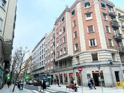 Piso con 2 habitaciones con ascensor en Ríos Rosas-Nuevos Ministerios Madrid