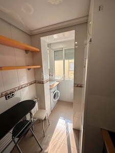 Piso con 2 habitaciones con calefacción y aire acondicionado en Madrid