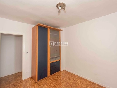 Piso con 3 habitaciones con ascensor, calefacción y aire acondicionado en Madrid