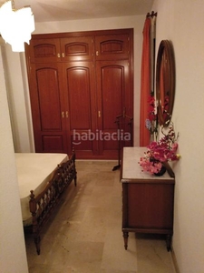 Piso con 3 habitaciones con ascensor, calefacción y aire acondicionado en Sevilla