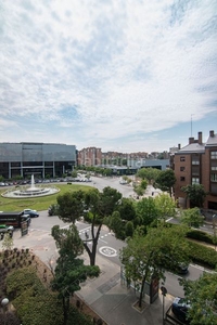 Piso con 3 habitaciones con ascensor, parking, piscina y calefacción en Madrid