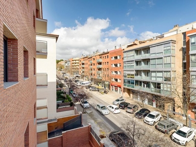 Piso con 3 habitaciones con ascensor y aire acondicionado en Castelldefels
